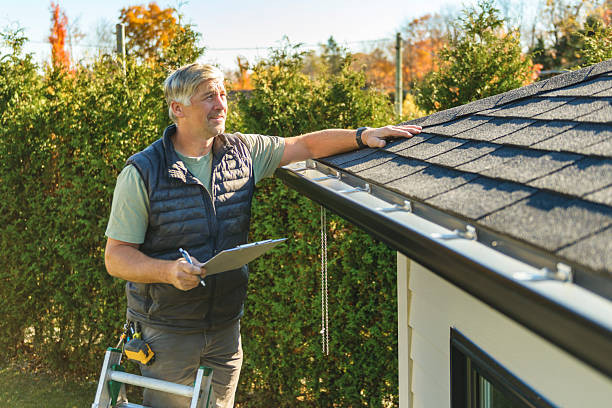 Professional Metal Roofing technician working in Spurgeon, TN